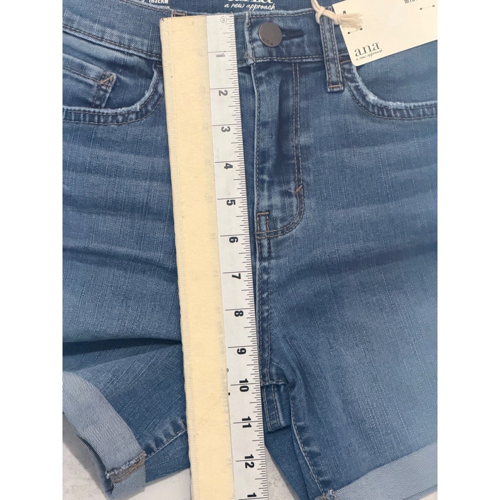 a.n.a High Rise Midi Denim Shorts Size 4 Med Blue Tide Cuffed 5" Inseam NWT - Picture 6 of 7